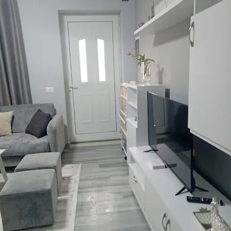 Διαμέρισμα Shoraj Rent House *