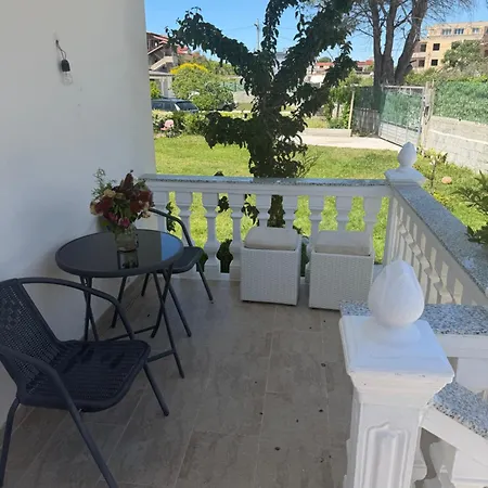 Διαμέρισμα Shoraj Rent House *